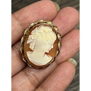 Very pretty vintage Van Dell Gold Filled Carved Shell Cameo Pendant Brooch